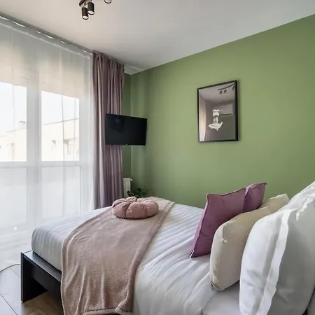 Artful & Light-filled 2br On Calea Victoriei - Prime Spot Apartment Bucharest