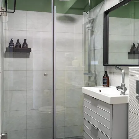 Artful & Light-filled 2br On Calea Victoriei - Prime Spot Βουκουρέστι