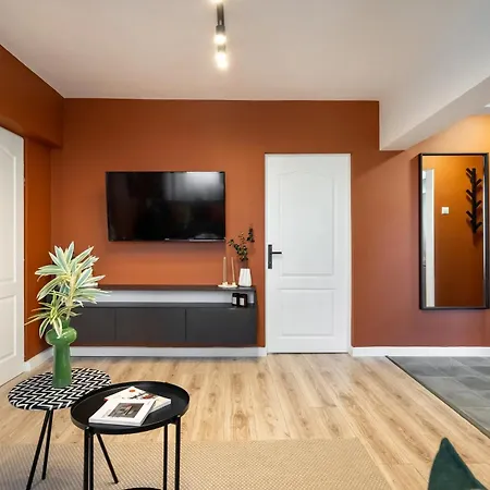 Διαμέρισμα Artful & Light-filled 2br On Calea Victoriei - Prime Spot