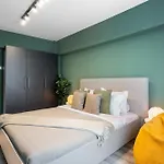 Апартаменти Artful & Light-filled 2br On Calea Victoriei - Prime Spot Бухарест