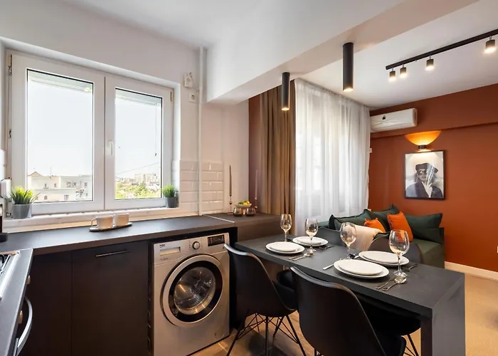 Artful & Light-filled 2br On Calea Victoriei - Prime Spot *