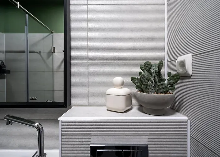 Artful&light-filled 2br On Calea Victoriei - Prime Spot Apartament