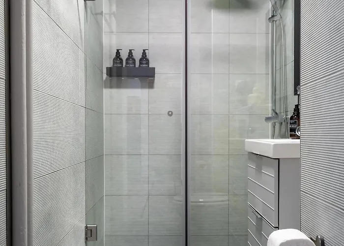 Artful&light-filled 2br On Calea Victoriei - Prime Spot Apartament