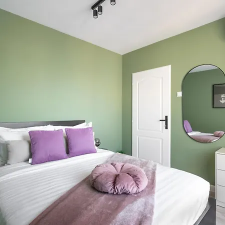 Artful & Light-filled 2br On Calea Victoriei - Prime Spot Apartment Bucharest