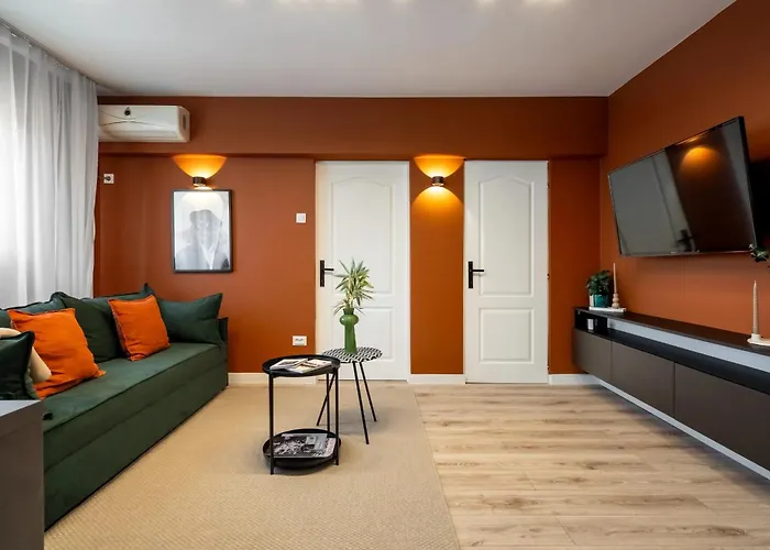 Artful & Light-filled 2br On Calea Victoriei - Prime Spot Bukarest