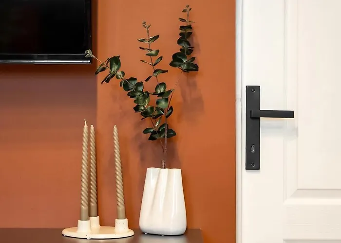 Lägenhet Artful & Light-filled 2br On Calea Victoriei - Prime Spot Bukarest