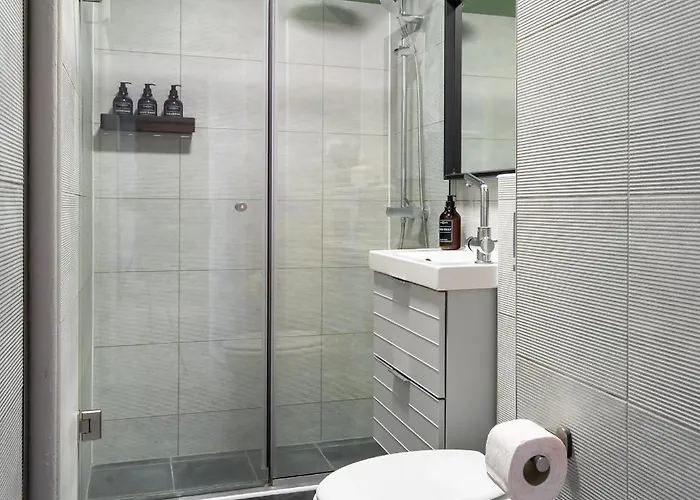 Artful & Light-filled 2br On Calea Victoriei - Prime Spot