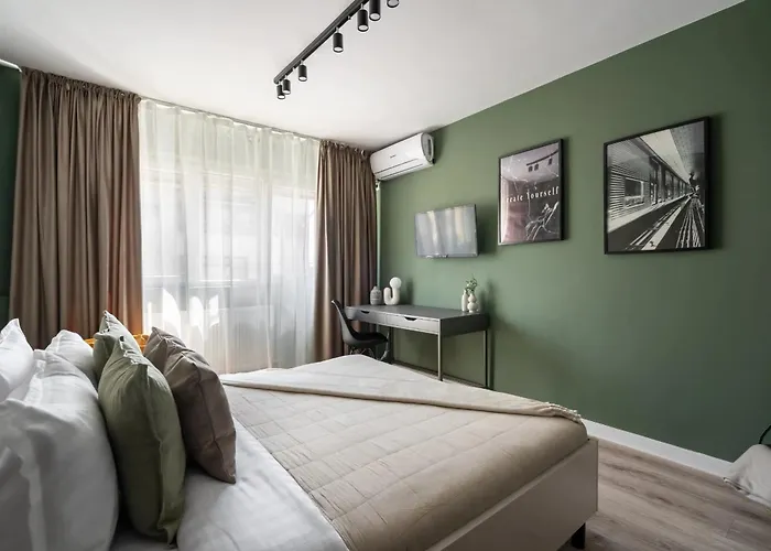 Artful & Light-filled 2br On Calea Victoriei - Prime Spot Lägenhet Bukarest