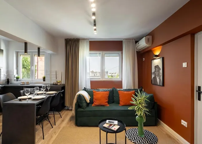 Artful & Light-filled 2br On Calea Victoriei - Prime Spot *