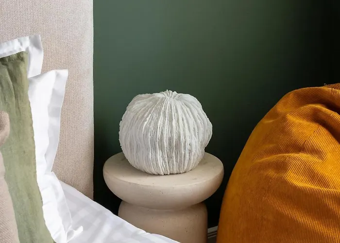 Artful & Light-filled 2br On Calea Victoriei - Prime Spot *